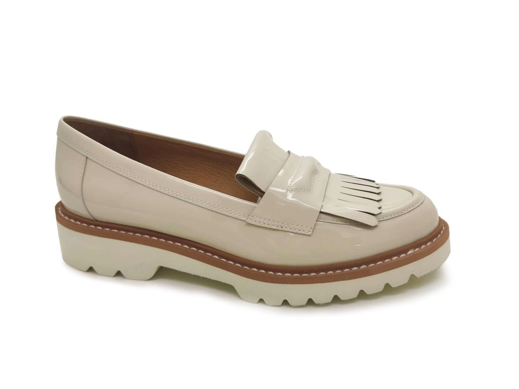 Mocassin-fugitive-cyber-verni-beige-mocassi-les-sables-d-olonne